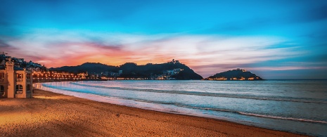 Praia de La Concha, em Donostia-San Sebastián (Gipuzkoa, País Basco) Praia de La Concha, em Donostia-San Sebastián (Gipuzkoa, País Basco)
