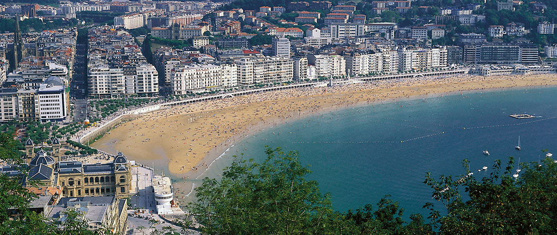 Praia de La Concha, em Donostia-San Sebastián Praia de La Concha, em Donostia-San Sebastián