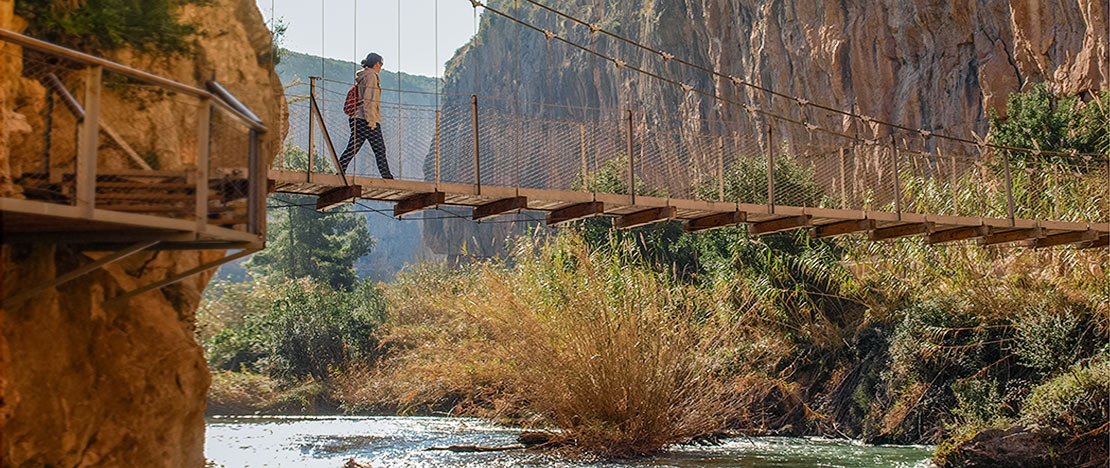 Puente sobre el río Turia en Chulilla, Comunidad Valenciana