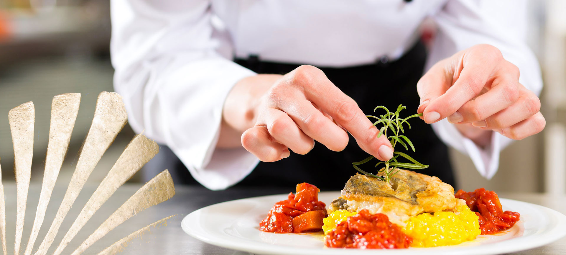 Chefkoch beim Anrichten
