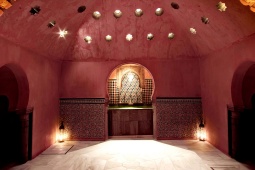 Sala delle pietre calde dei bagni arabi di Granada