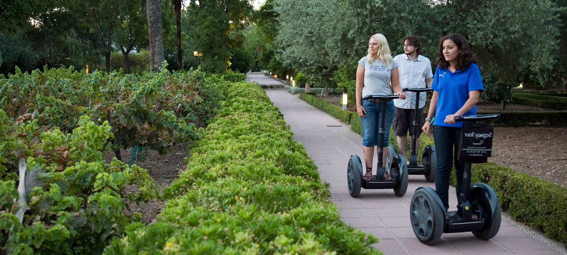 Tourists in the Royal Botanical Garden