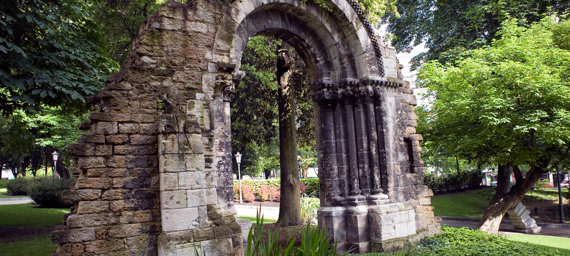 Arco Románico en el Parque de San Francisco. Oviedo