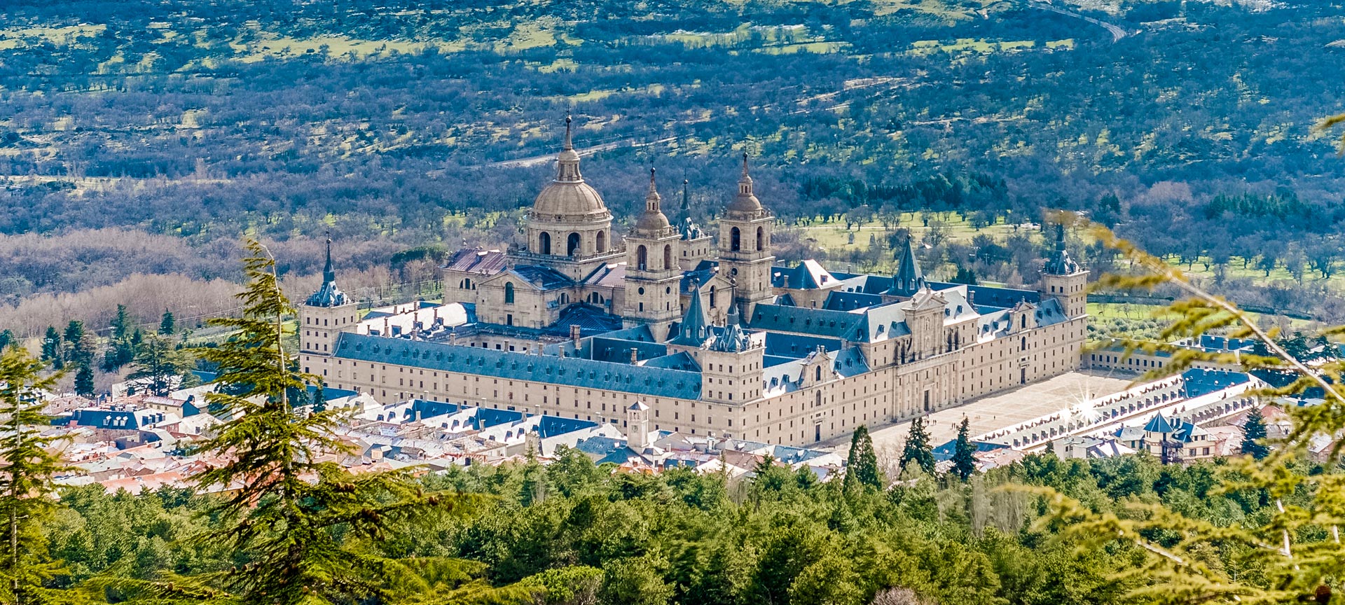 Widok na Klasztor Królewski San Lorenzo de El Escorial
