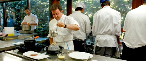 Martín Berasategui in the kitchen at his restaurant Martín Berasategui in the kitchen at his restaurant
