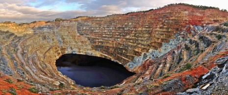Corta Atalaya, Mines of Riotinto in Huelva Corta Atalaya, Mines of Riotinto in Huelva