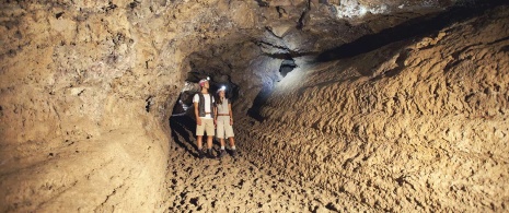 Höhlenklettern in der Cueva del Viento Höhlenklettern in der Cueva del Viento