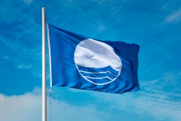 Simbolo della Bandiera Blu sulle spiagge